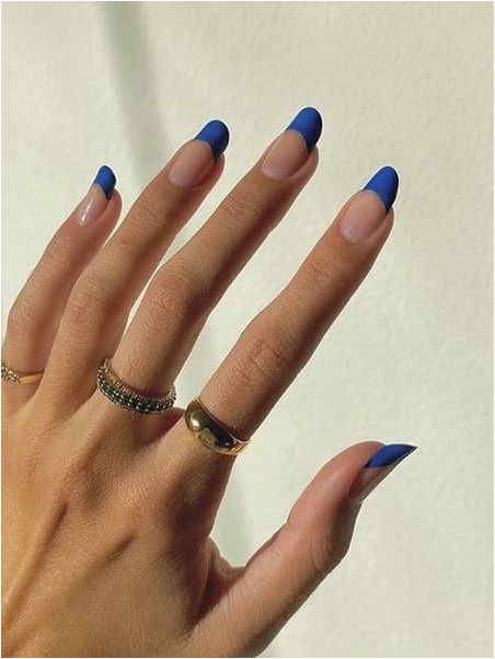 Кобальтово-синие французские ногти