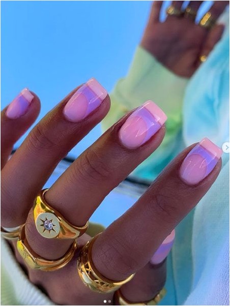Пастельные розовые и фиолетовые французские ногти