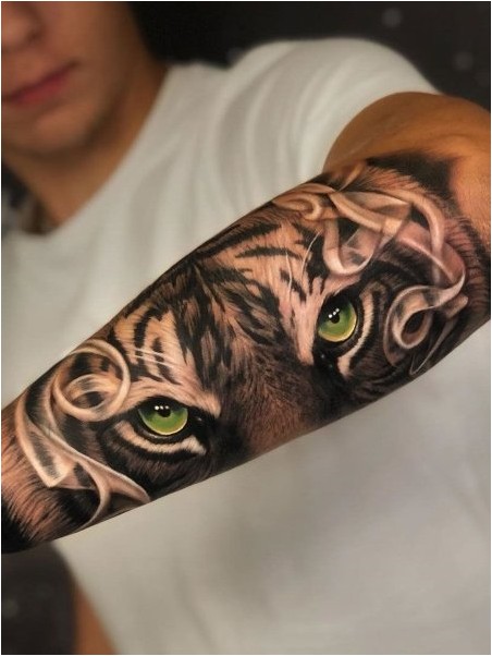 Татуировка тигровых глаз