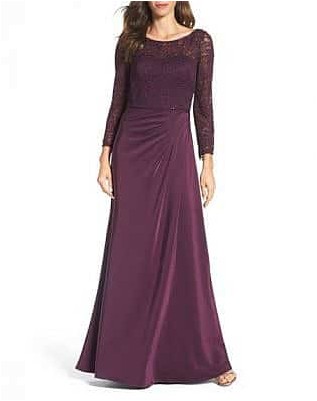 Пурпурное платье с украшением