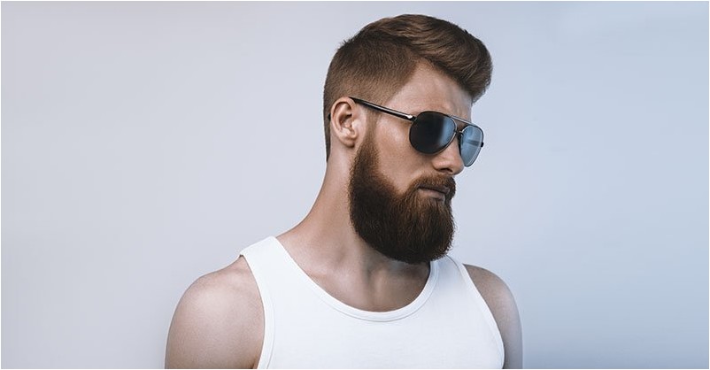 Бородатый мужчина в солнцезащитных очках