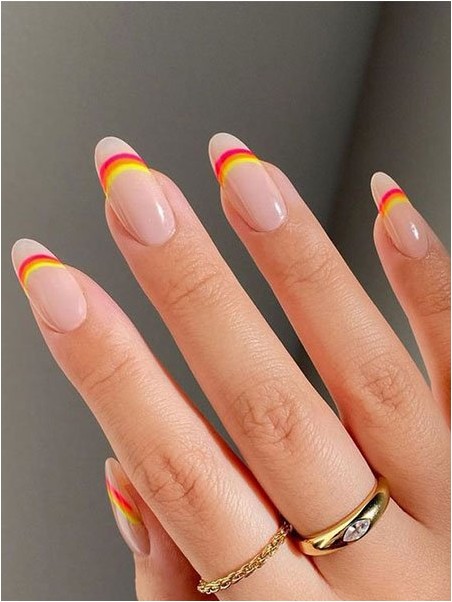 Овальные длинные ногти в стиле радуги
