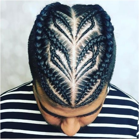 Симметричный дизайн кос для мужчин