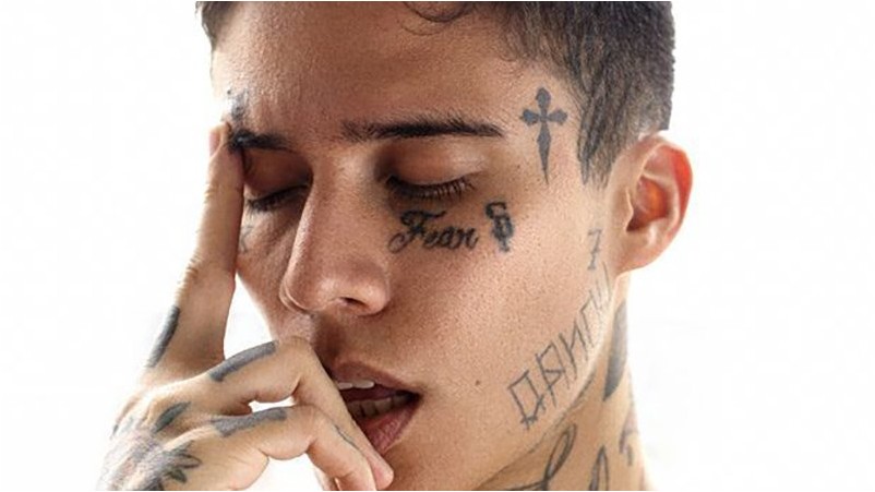 Татуировки для мальчиков на лице