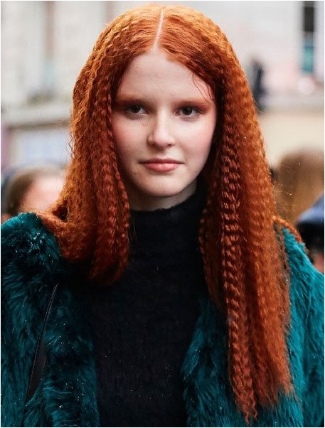 Длинные завитые рыжие волосы