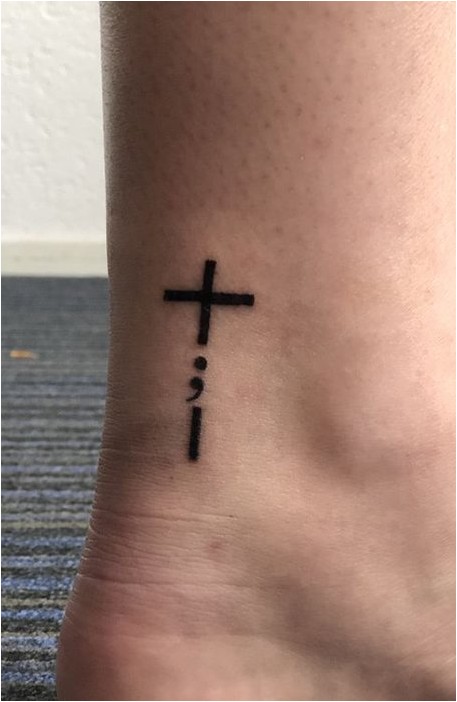 Татуировка крест с запятой