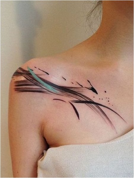 Абстрактная татуировка на плече (1)