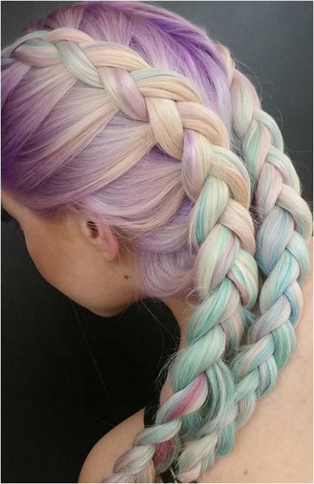 Радужные плетеные волосы омбре