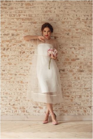 Современное свадебное платье с прозрачной отделкой. Миди-чай Длина свадебного платья оболочки. Простое винтажное свадебное платье