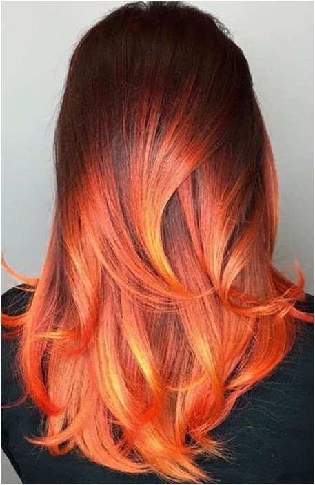 Огненно-красные и черные волосы Ombre