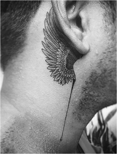 Тату крылья ангела за ухом