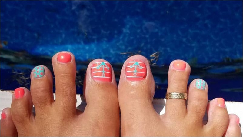 пляжные ногти на ногах