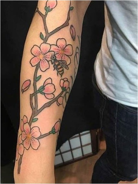 Татуировка с вишневым деревом1