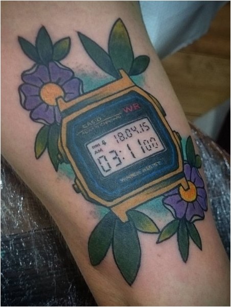 Татуировка с цифровыми часами