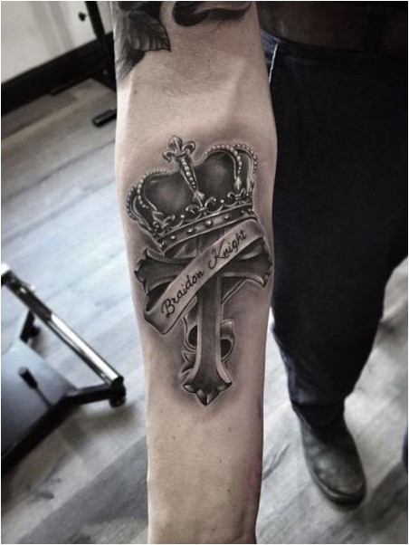 Татуировка крест и корона