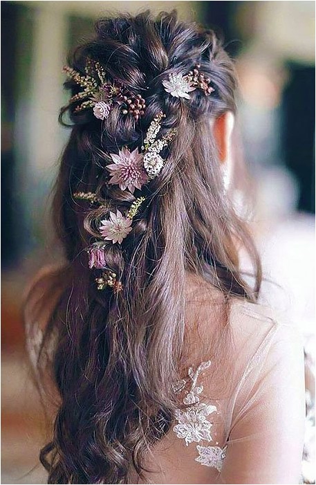 Свадебная прическа с цветами