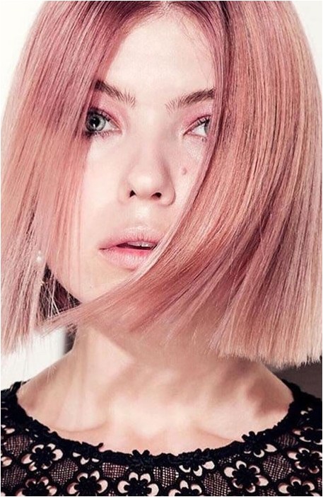 Прямые волосы из розового золота
