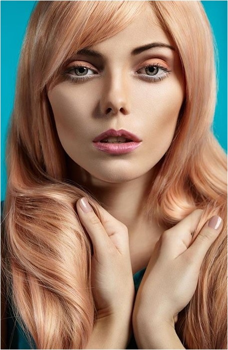 Волосы цвета розового золота с бликами платинового блонда