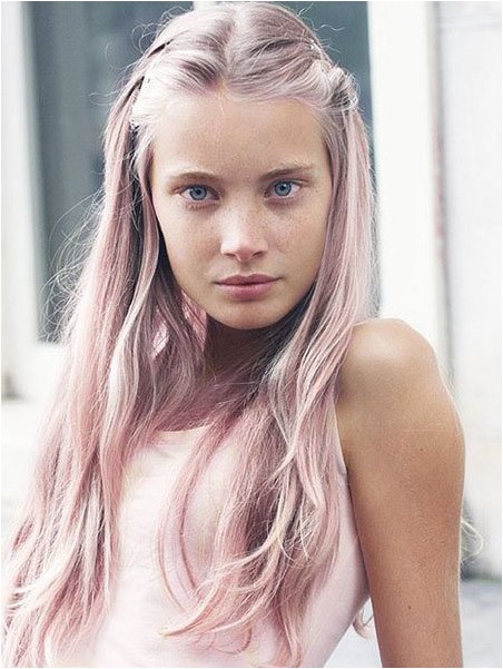Серебристо-розовые волосы
