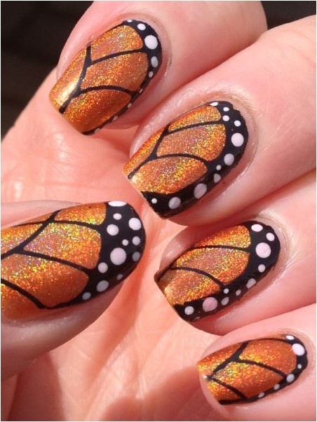 Голографические ногти-бабочки