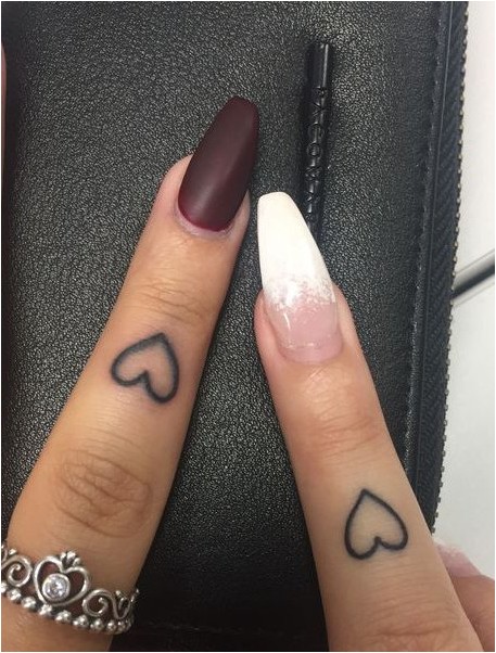 Сердце Татуировки На Пальцах