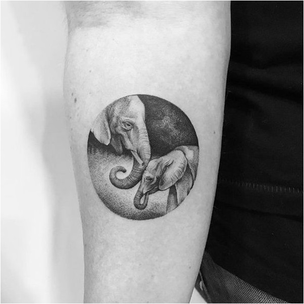 Татуировка Мама и слоненок
