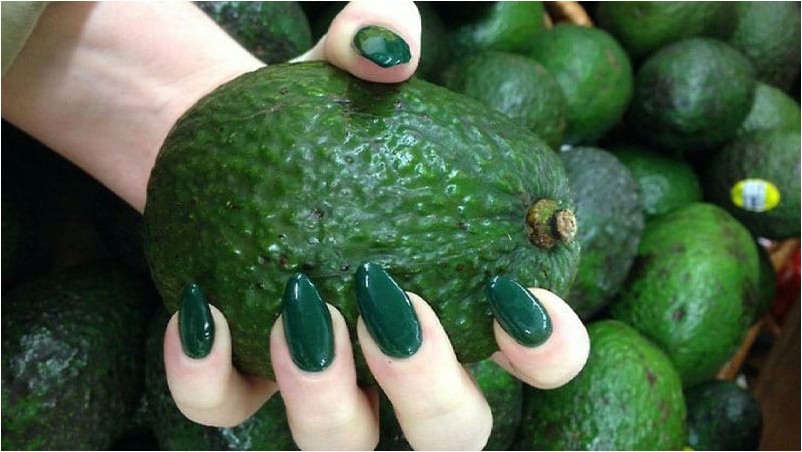 Ногти в форме зеленого миндаля