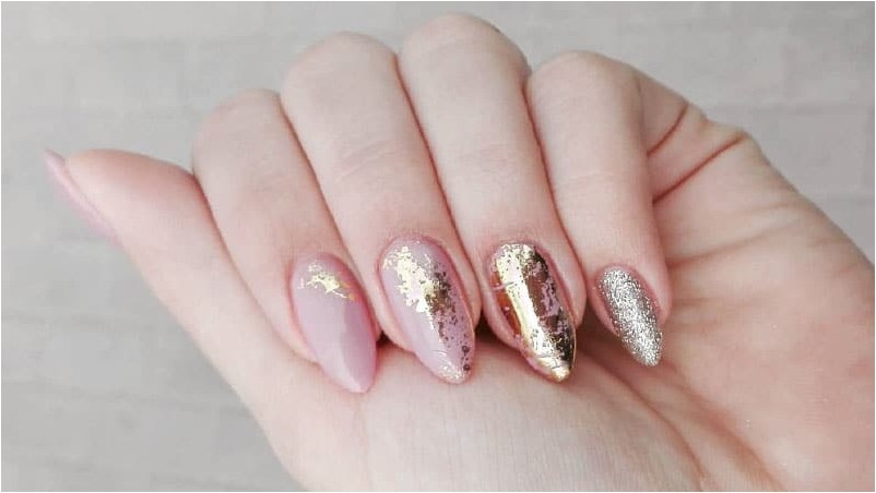 Ногти в форме золота и розового миндаля