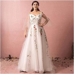 Красочное свадебное платье с вышивкой на рукавах бабочки