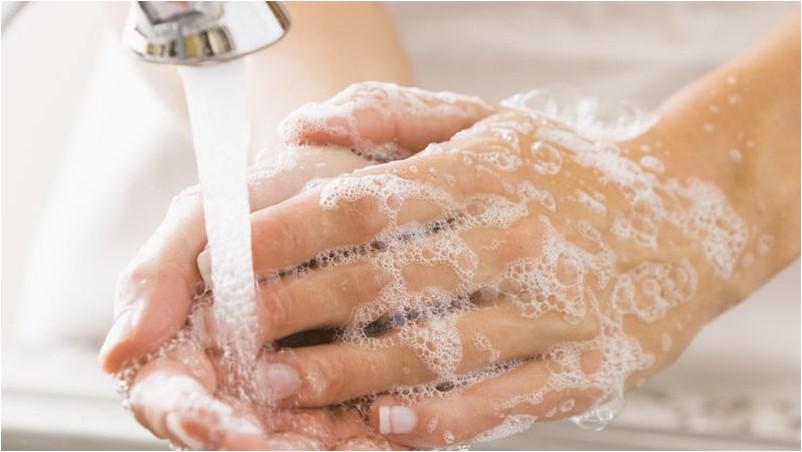 Вымой и высуши руки
