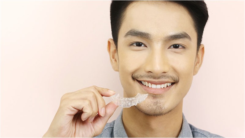Поднос с отбеливающим гелем для отбеливания зубов