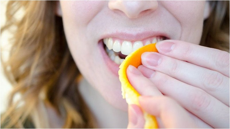 Апельсиновая корка для отбеливания зубов